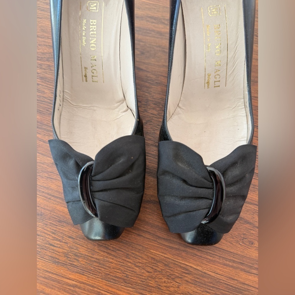 Vintage Bruno Magli Leather Pumps with Bows - Picture 2 of 12